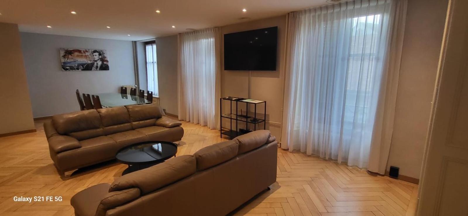 Appartement Luxueux 5 Pièces à Carouge *